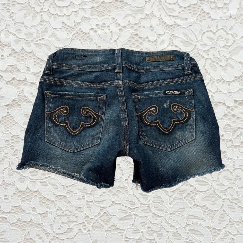 vintage low rise dark wash denim mini shorts with cute‎ butt pockets